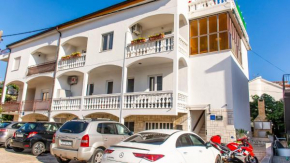 Отель Apartments Ćurić  Трогир